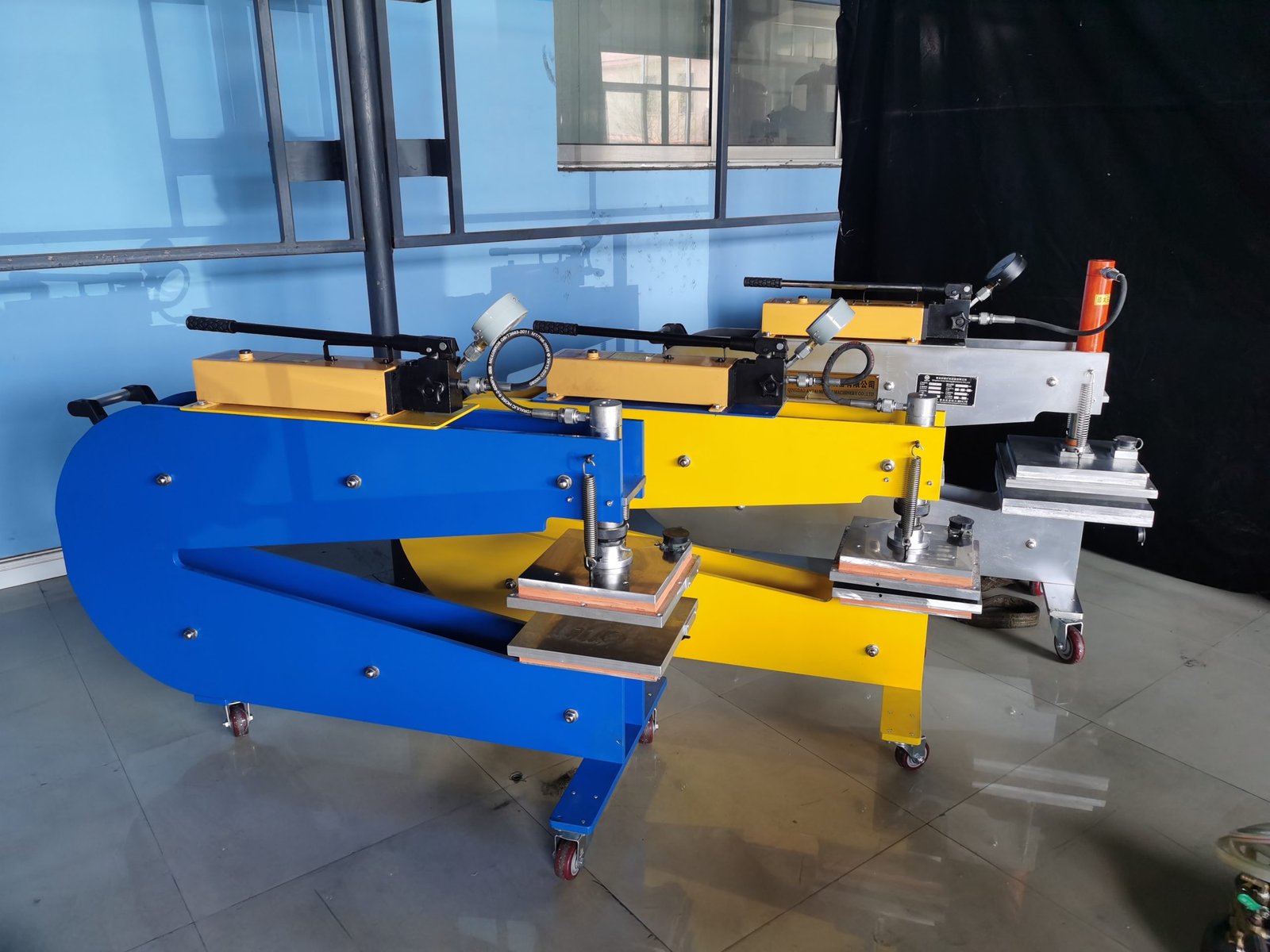 Representative equipment image for On-Site Rubber Conveyor Belt Splice Press with Intelligent Heating Controller