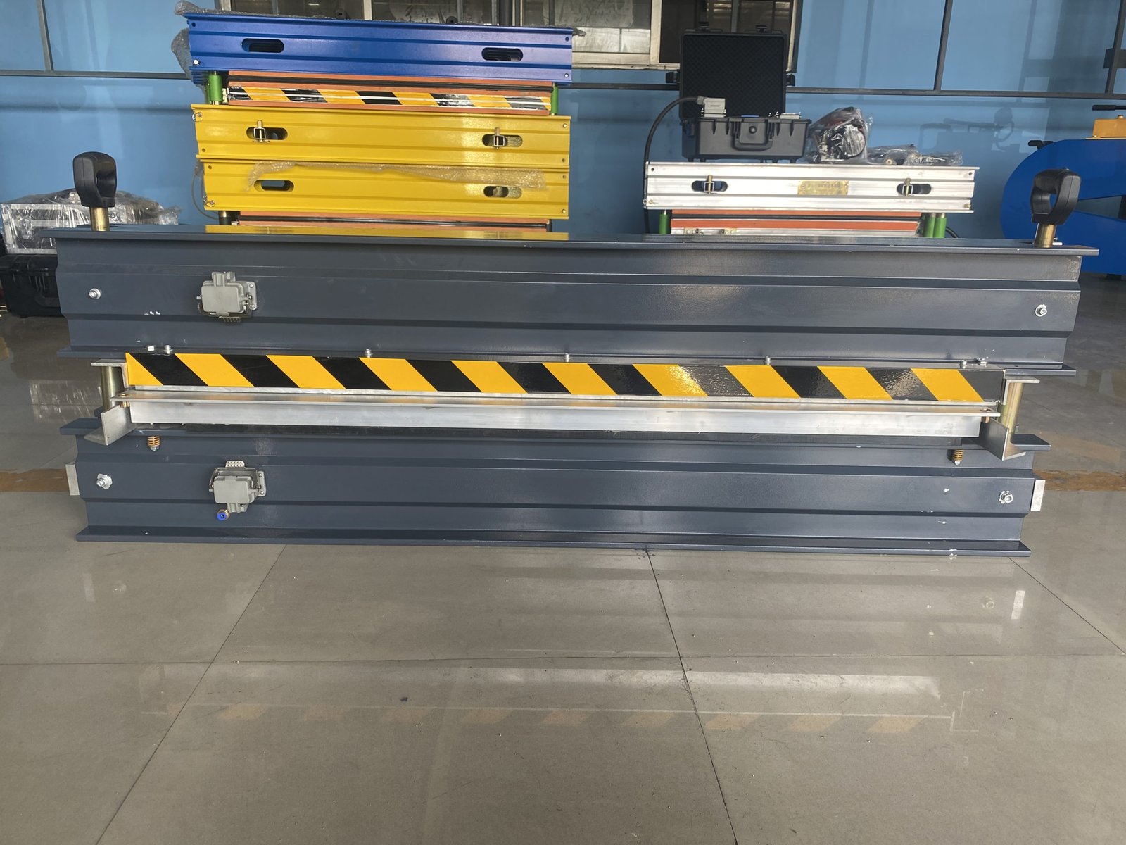 Representative equipment image for Steel Cord Conveyor Belt Vulcanizing Press