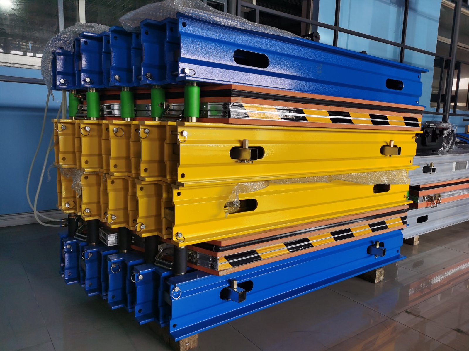 Representative equipment image for Heavy-Duty Frame Belt Vulcanizing Press